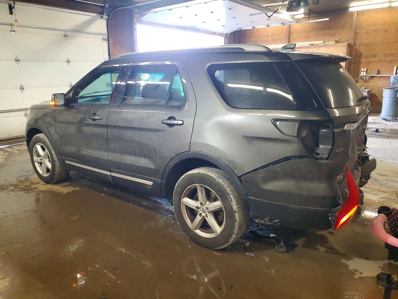 2017 FORD EXPLORER XLT photo 2