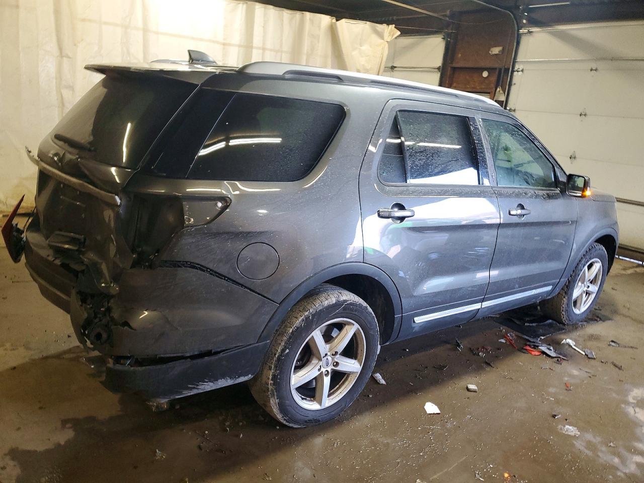 2017 FORD EXPLORER XLT photo 3