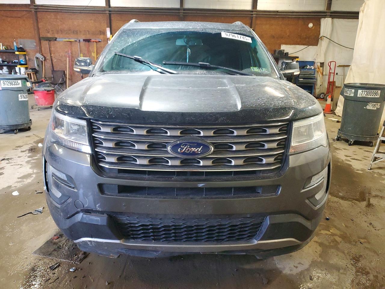 2017 FORD EXPLORER XLT photo 5