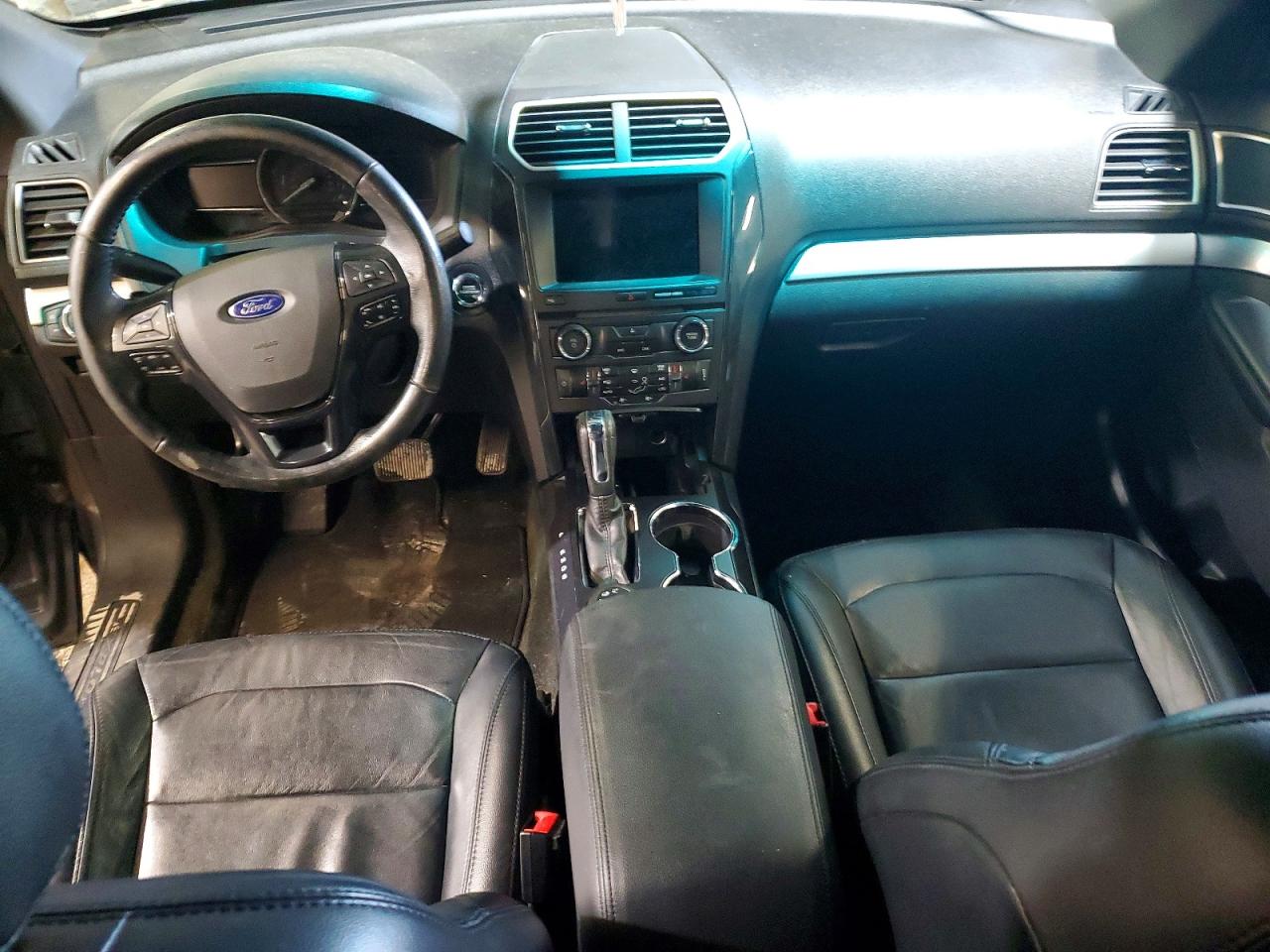 2017 FORD EXPLORER XLT photo 8