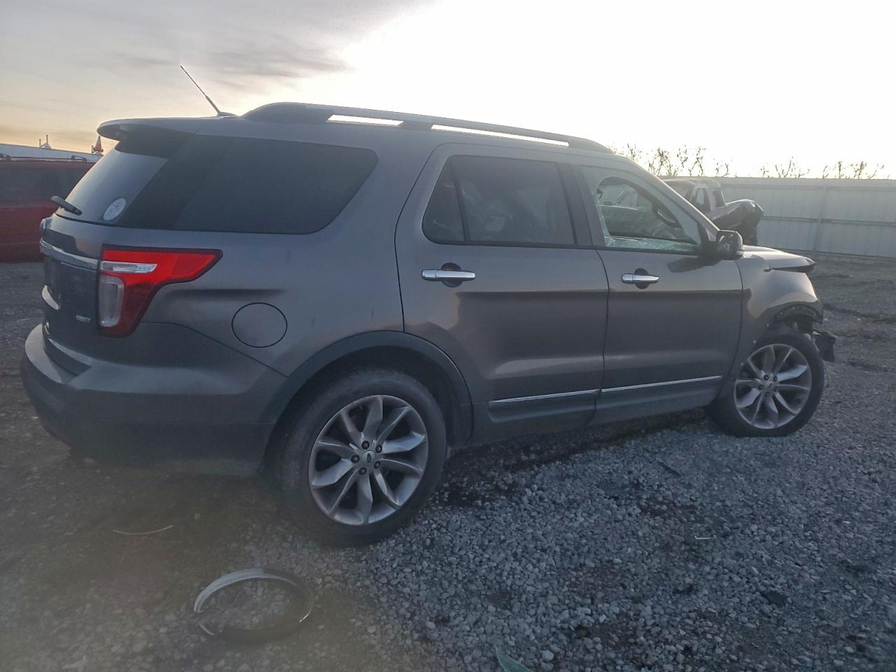 2014 FORD EXPLORER XLT photo 3