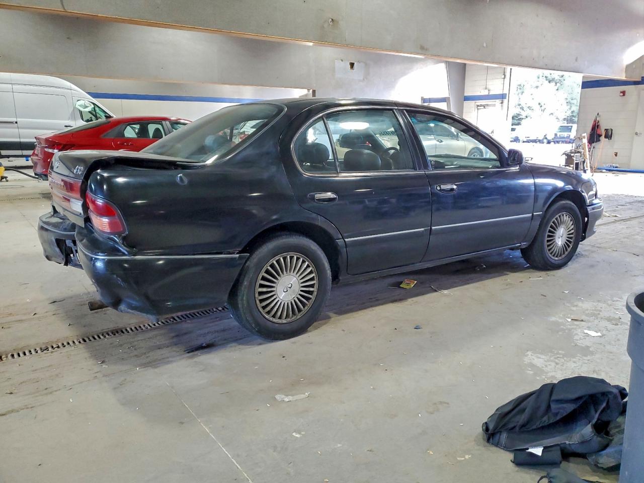 1997 INFINITI I30 photo 3