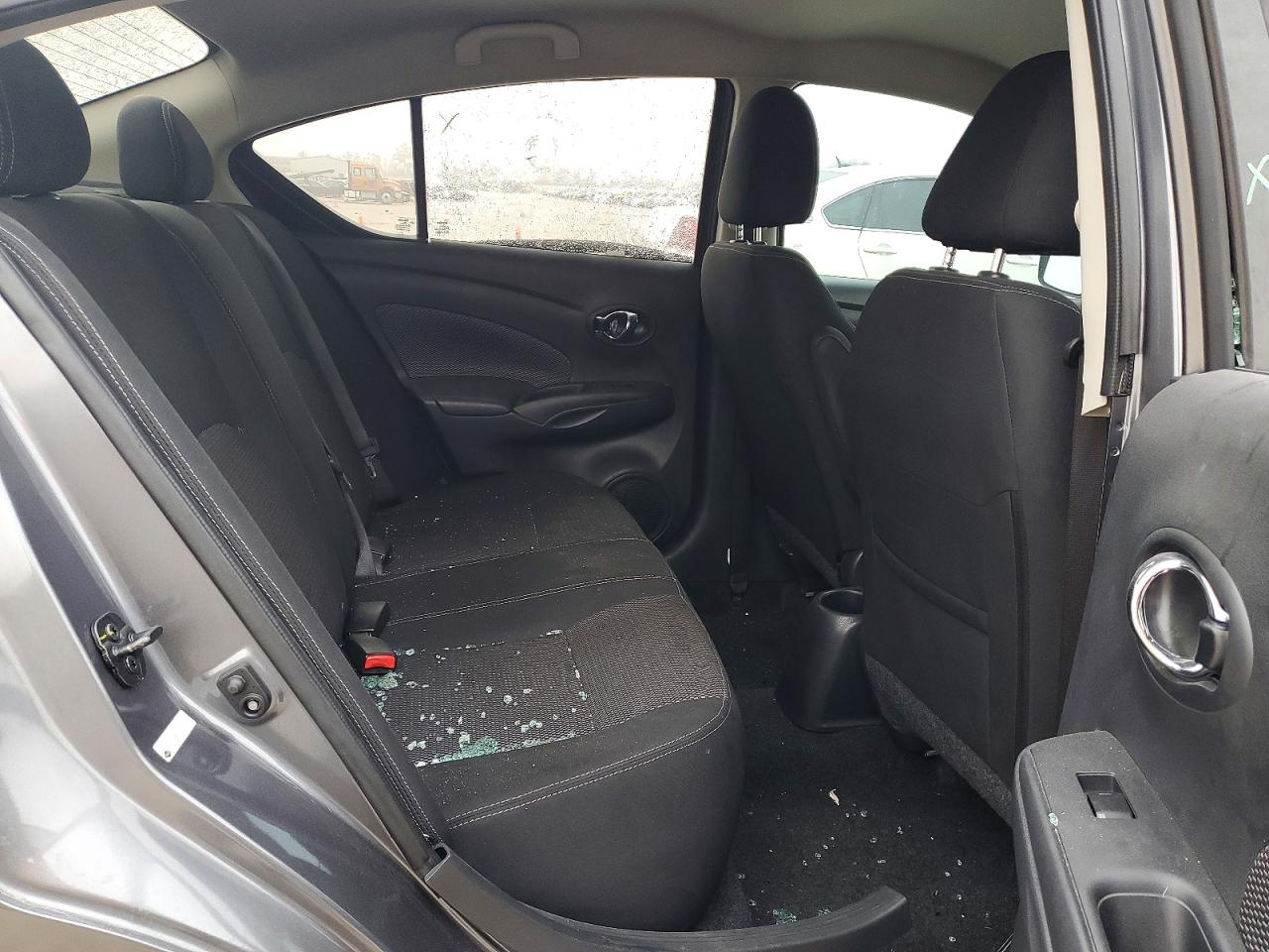 2018 NISSAN VERSA S photo 10