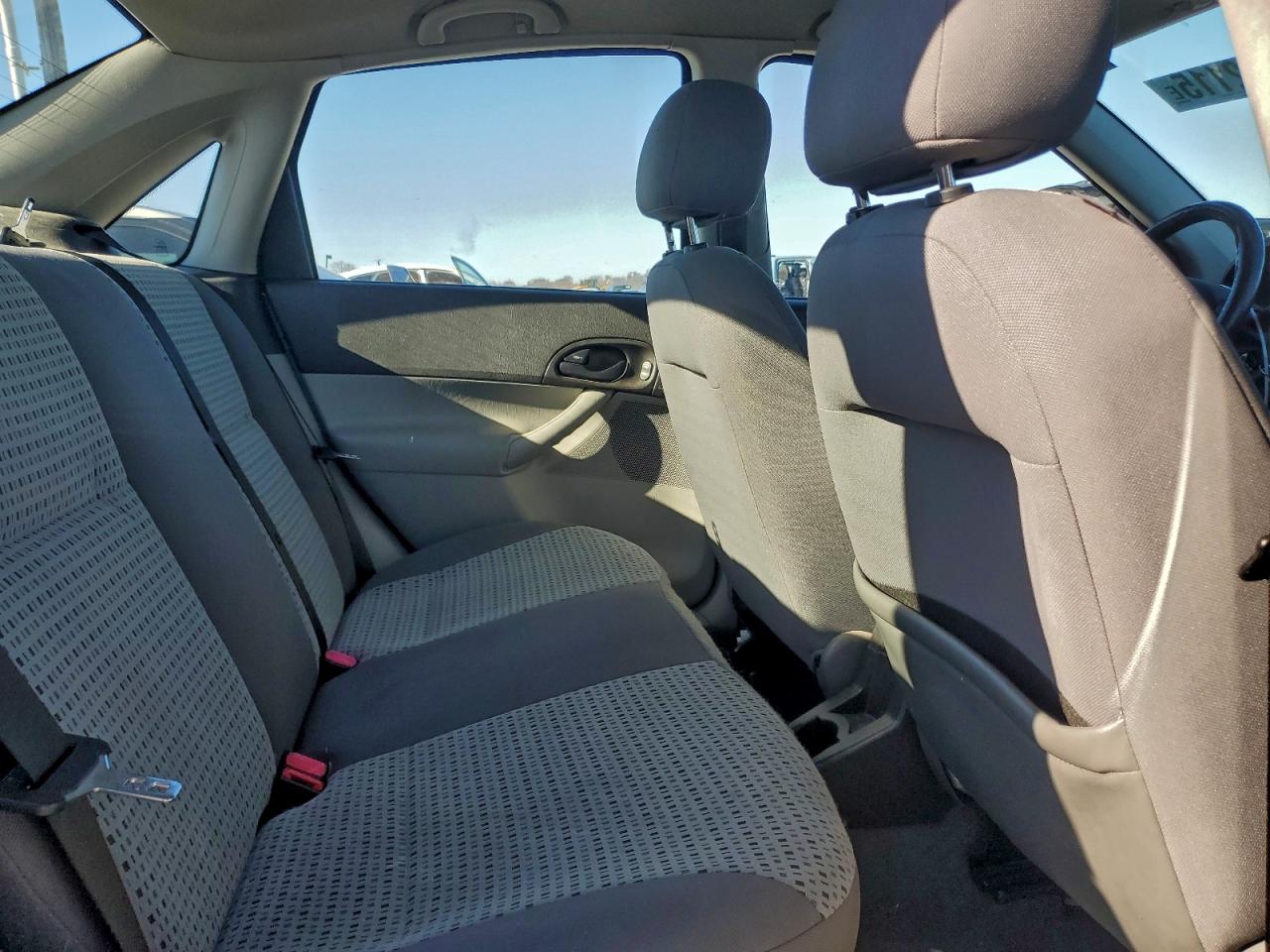 2007 FORD FOCUS ZX4 photo 10