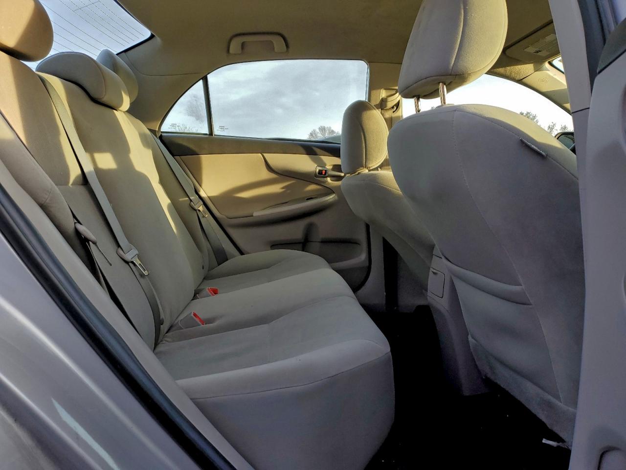 2011 TOYOTA COROLLA BASE photo 19