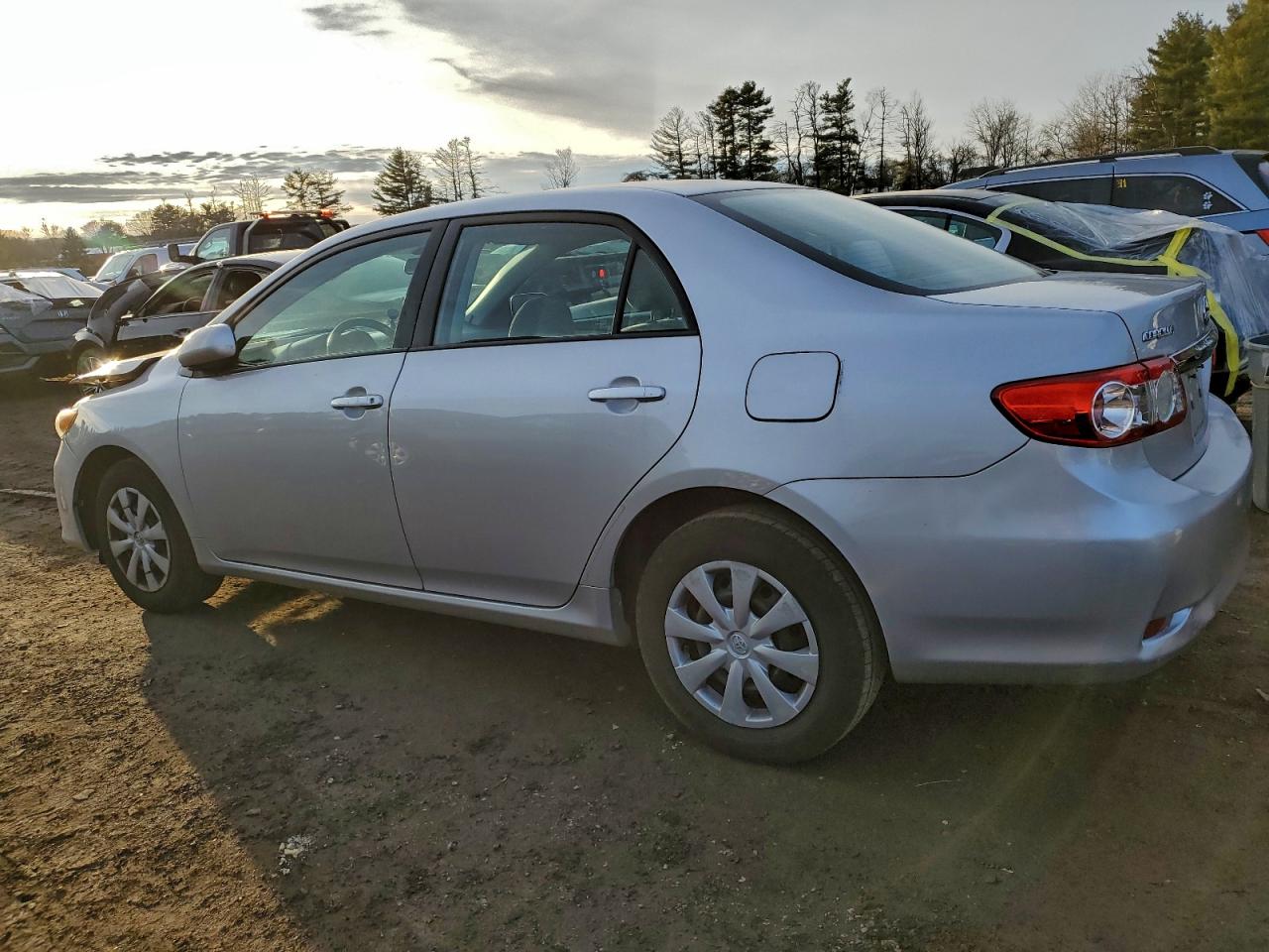 2011 TOYOTA COROLLA BASE photo 3