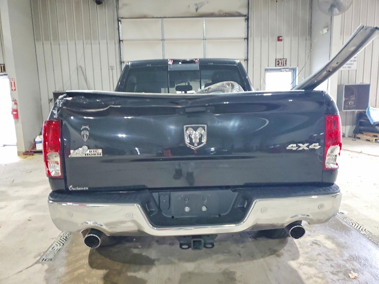2016 RAM 1500 SLT photo 6