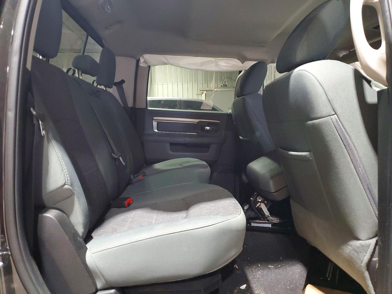 2016 RAM 1500 SLT photo 10