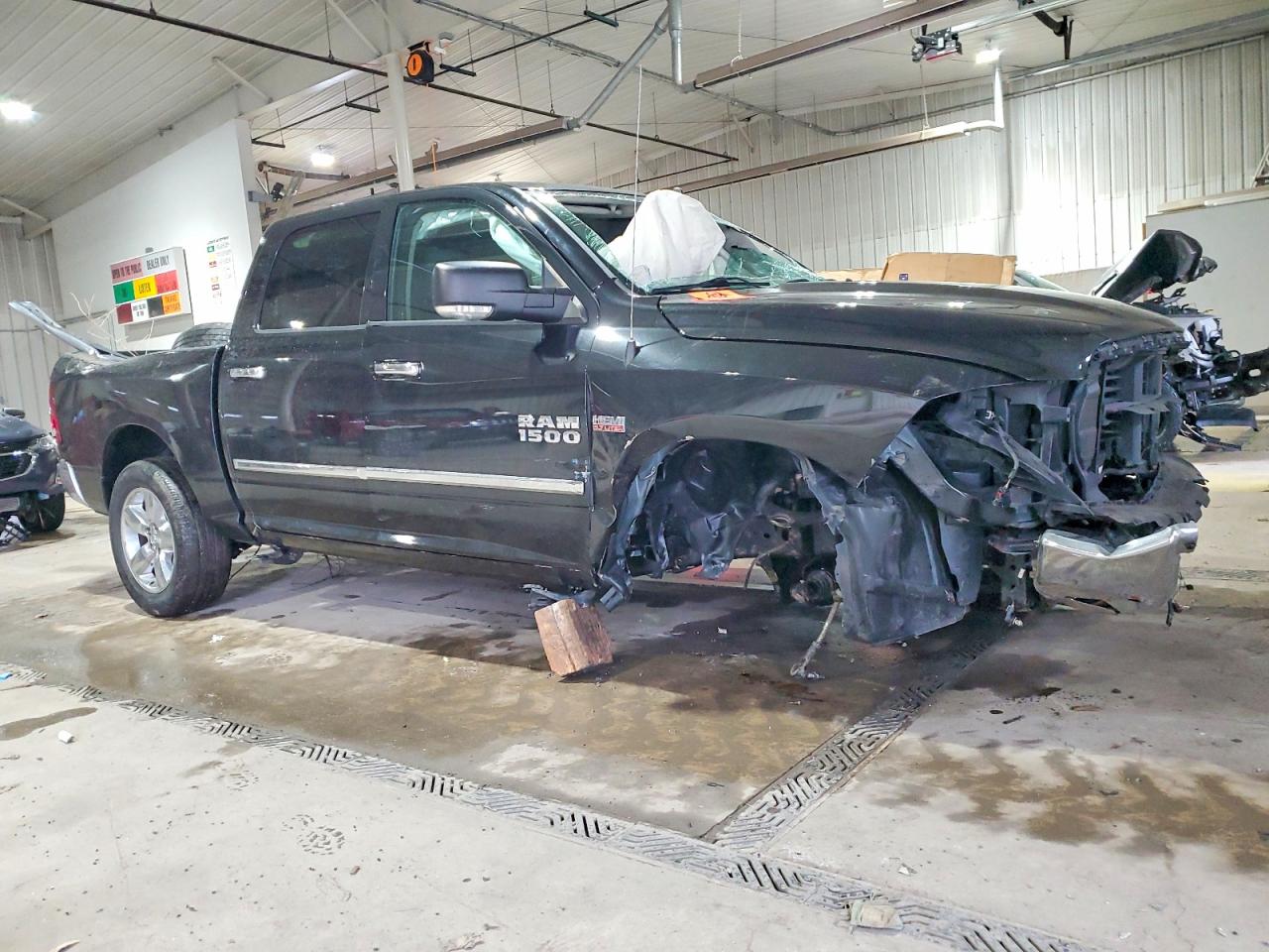 2016 RAM 1500 SLT photo 4