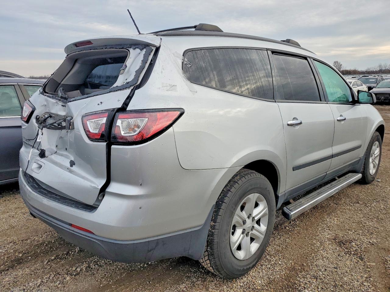 2014 CHEVROLET TRAVERSE LS photo 5