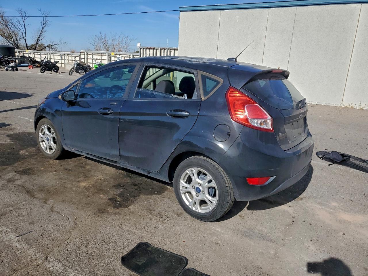 2015 FORD FIESTA SE photo 2