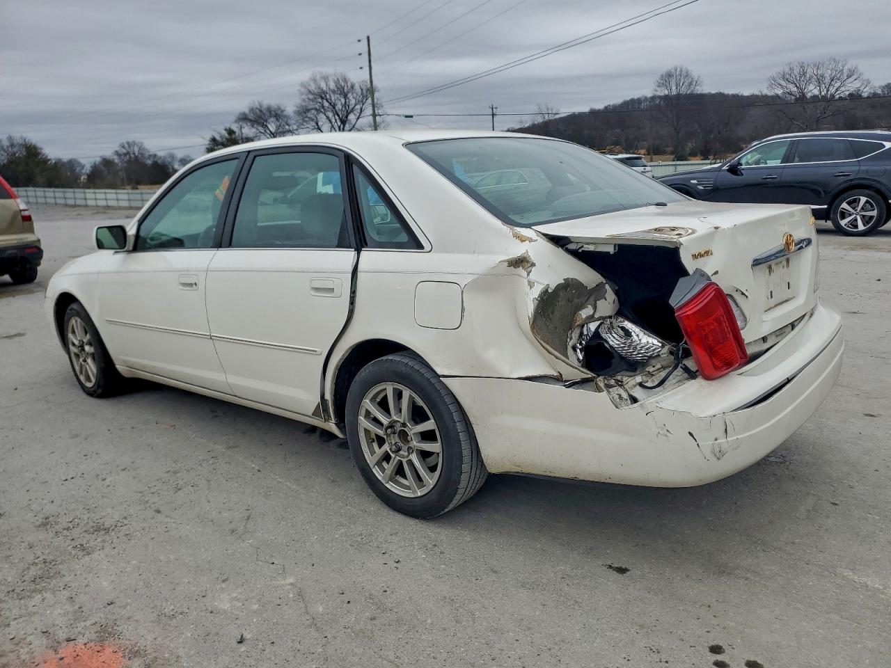 2002 TOYOTA AVALON XL photo 2