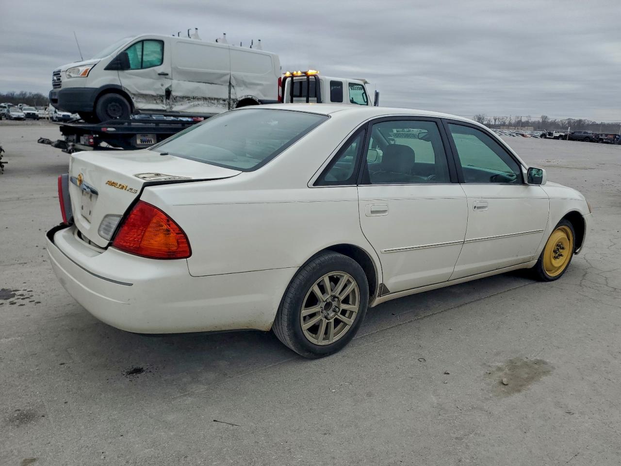 2002 TOYOTA AVALON XL photo 3