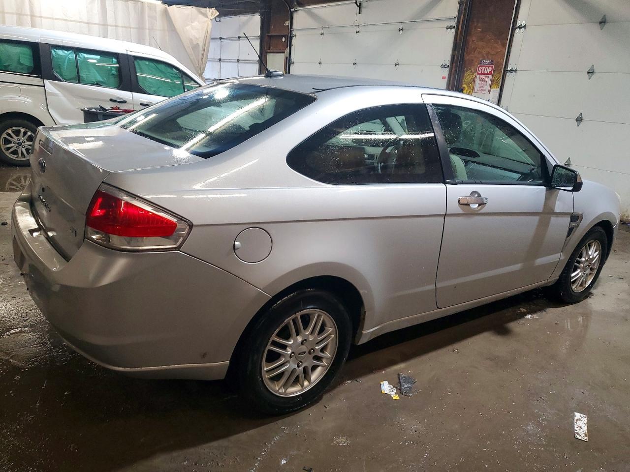 2008 FORD FOCUS SE photo 3