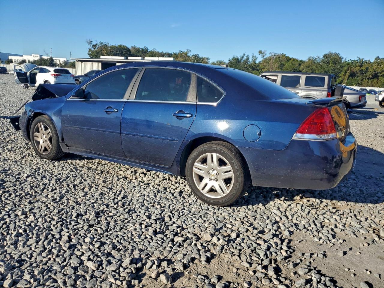 2011 CHEVROLET IMPALA LT photo 2