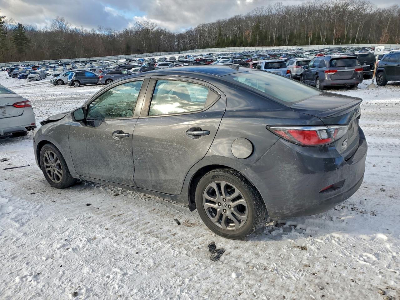 2019 TOYOTA YARIS L photo 2