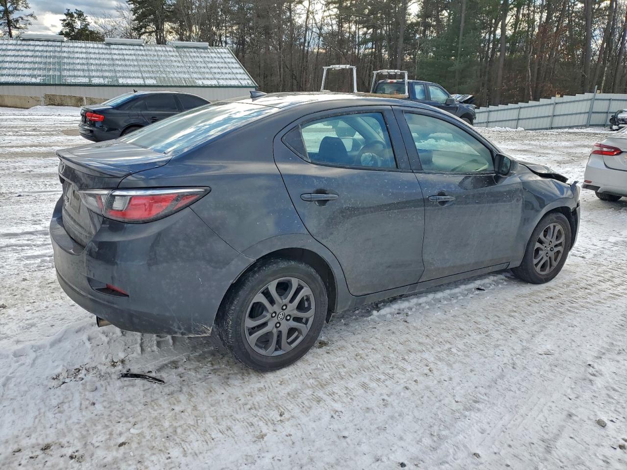 2019 TOYOTA YARIS L photo 3