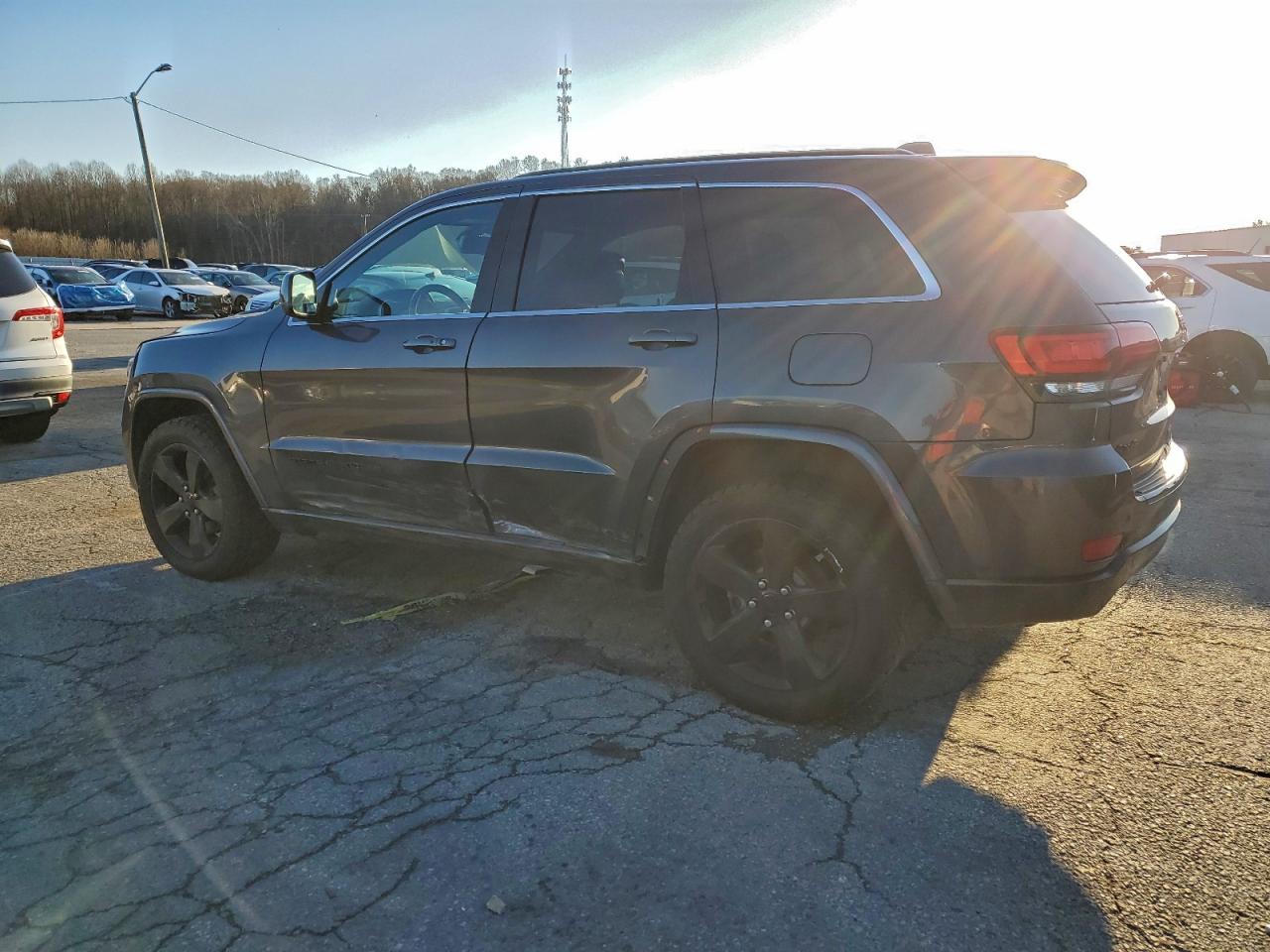2015 JEEP GRAND CHEROKEE LAREDO photo 2