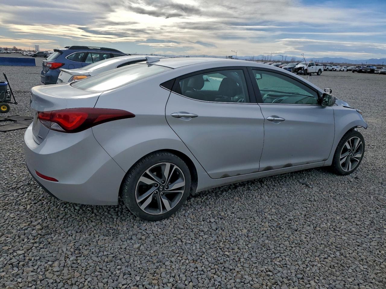 2014 HYUNDAI ELANTRA SE photo 3