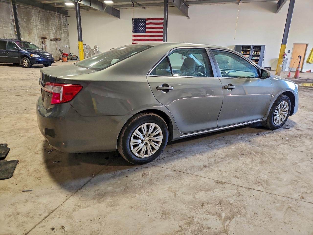 2013 TOYOTA CAMRY L photo 3