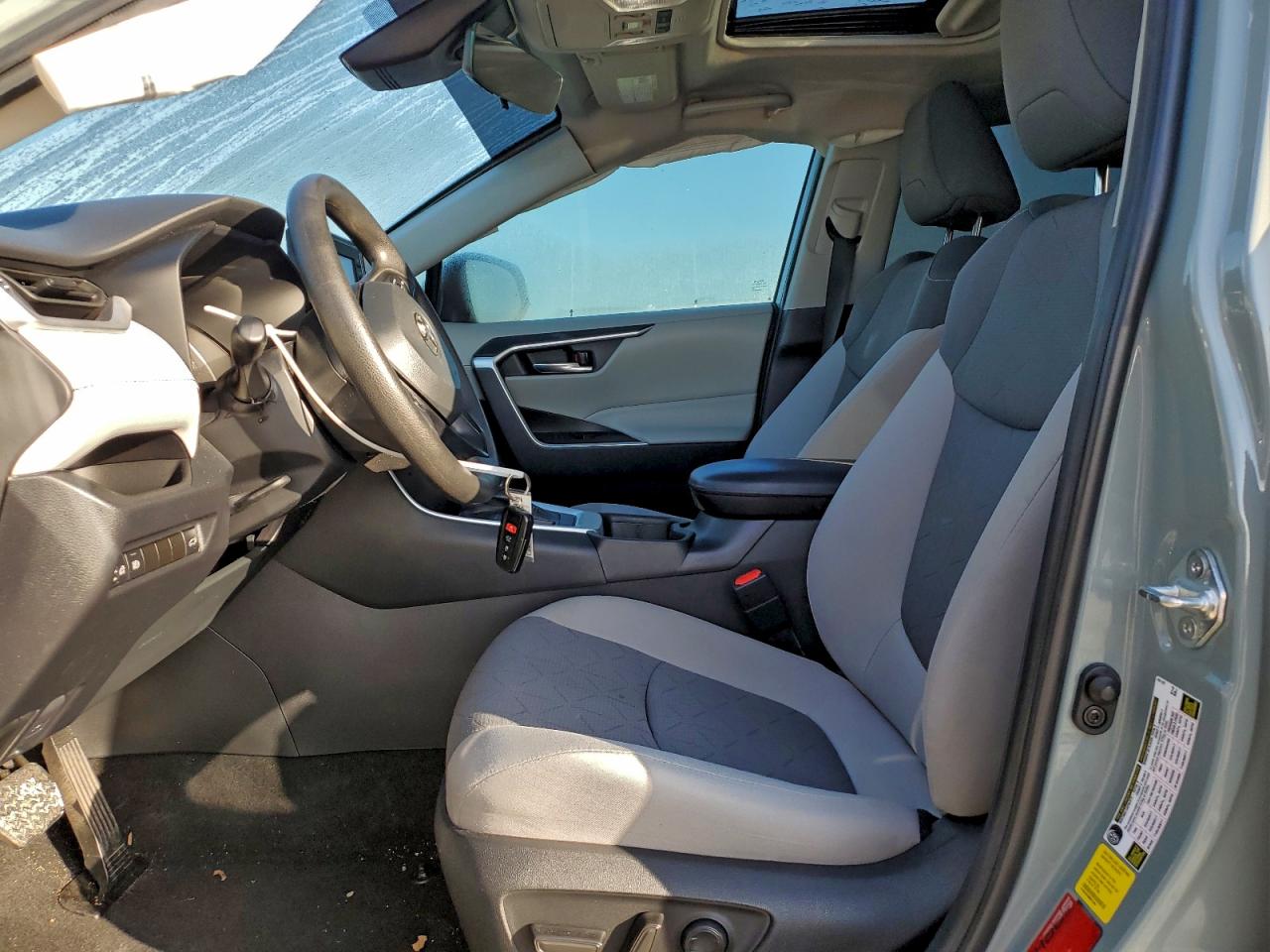2022 TOYOTA RAV4 XLE photo 13