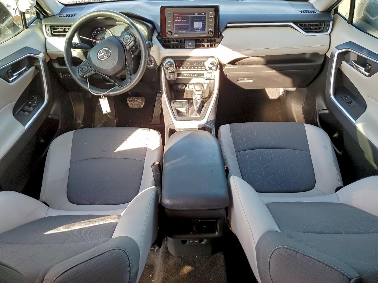 2022 TOYOTA RAV4 XLE photo 15