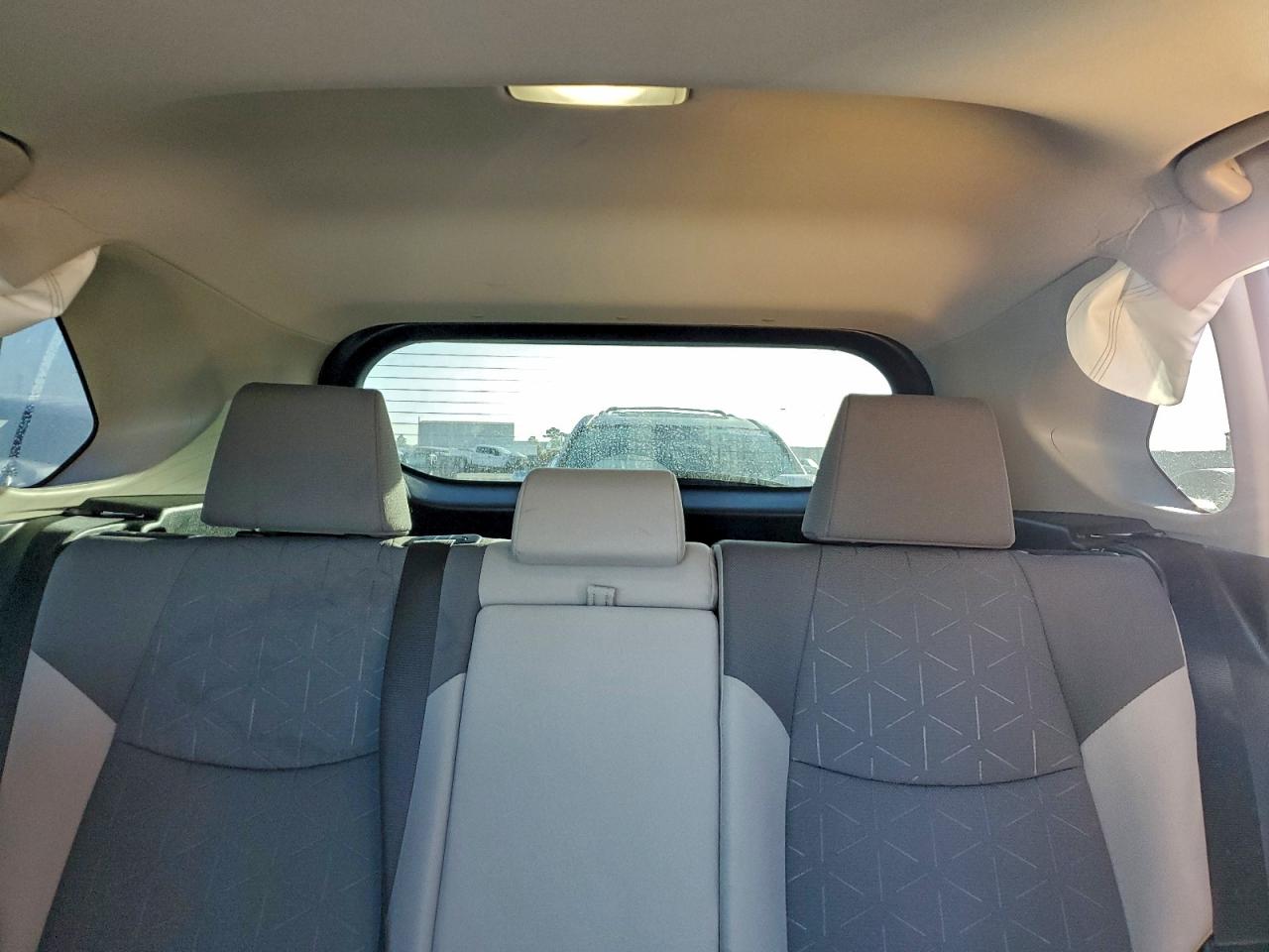 2022 TOYOTA RAV4 XLE photo 19
