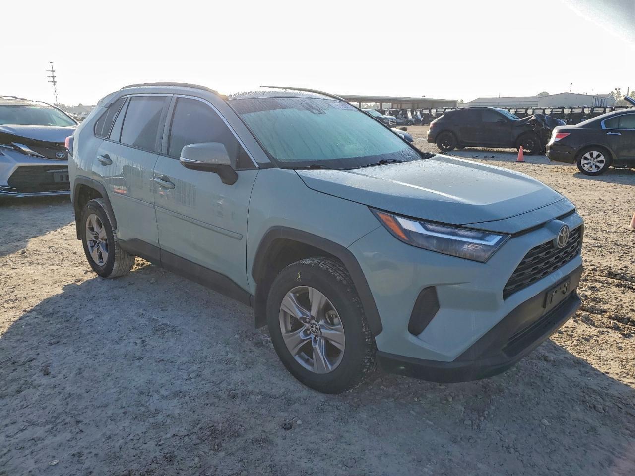 2022 TOYOTA RAV4 XLE photo 7