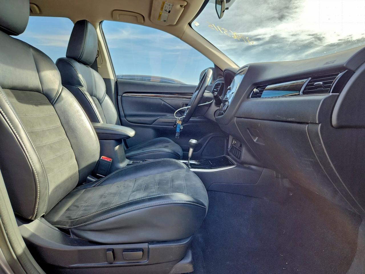 2019 MITSUBISHI OUTLANDER SE photo 7