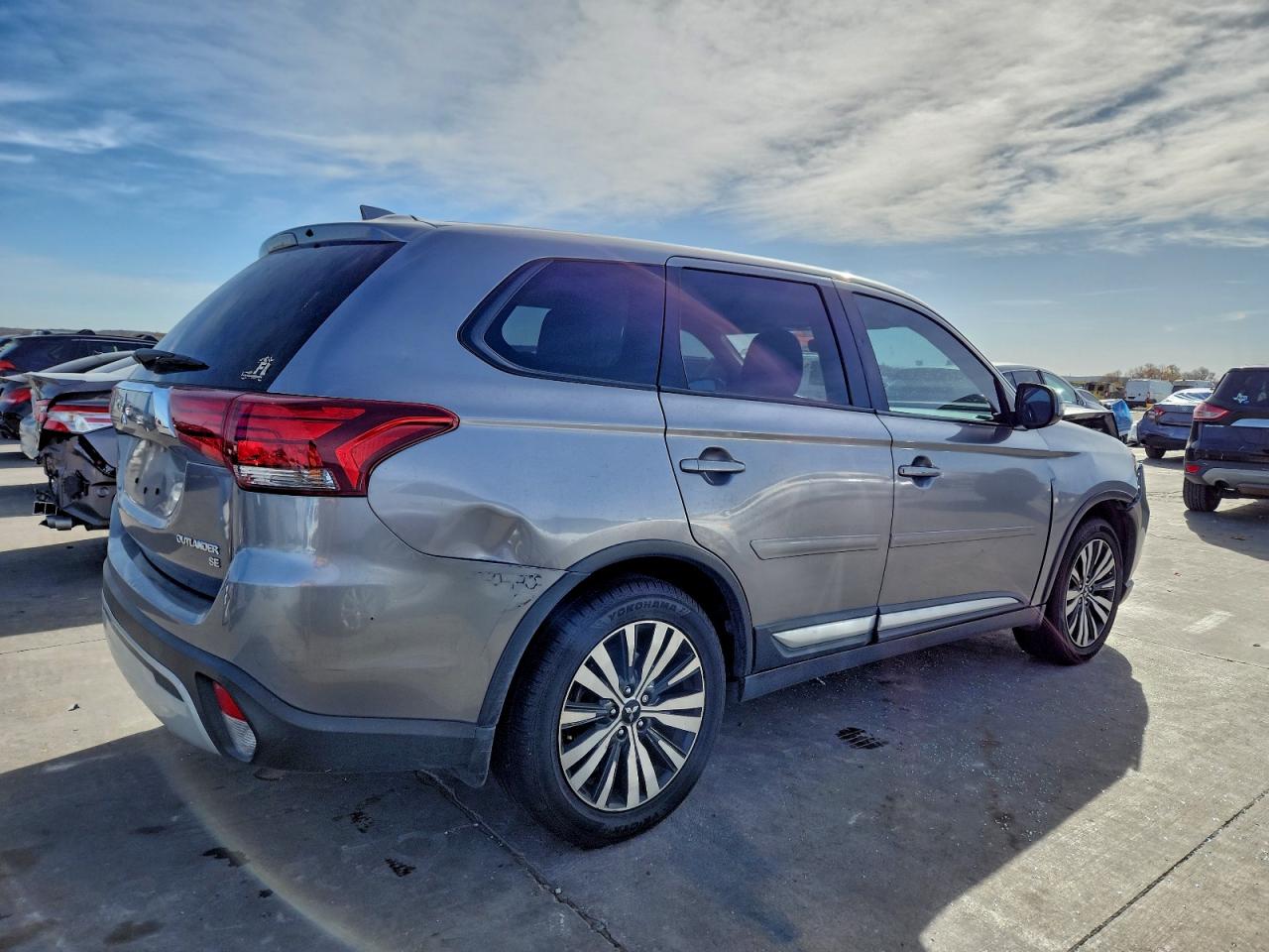 2019 MITSUBISHI OUTLANDER SE photo 3