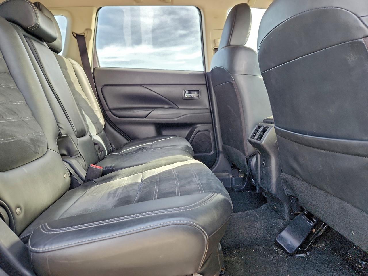2019 MITSUBISHI OUTLANDER SE photo 11