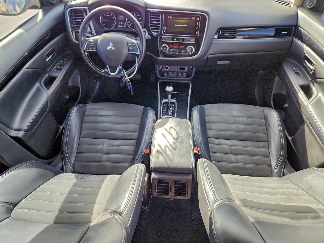 2019 MITSUBISHI OUTLANDER SE photo 8