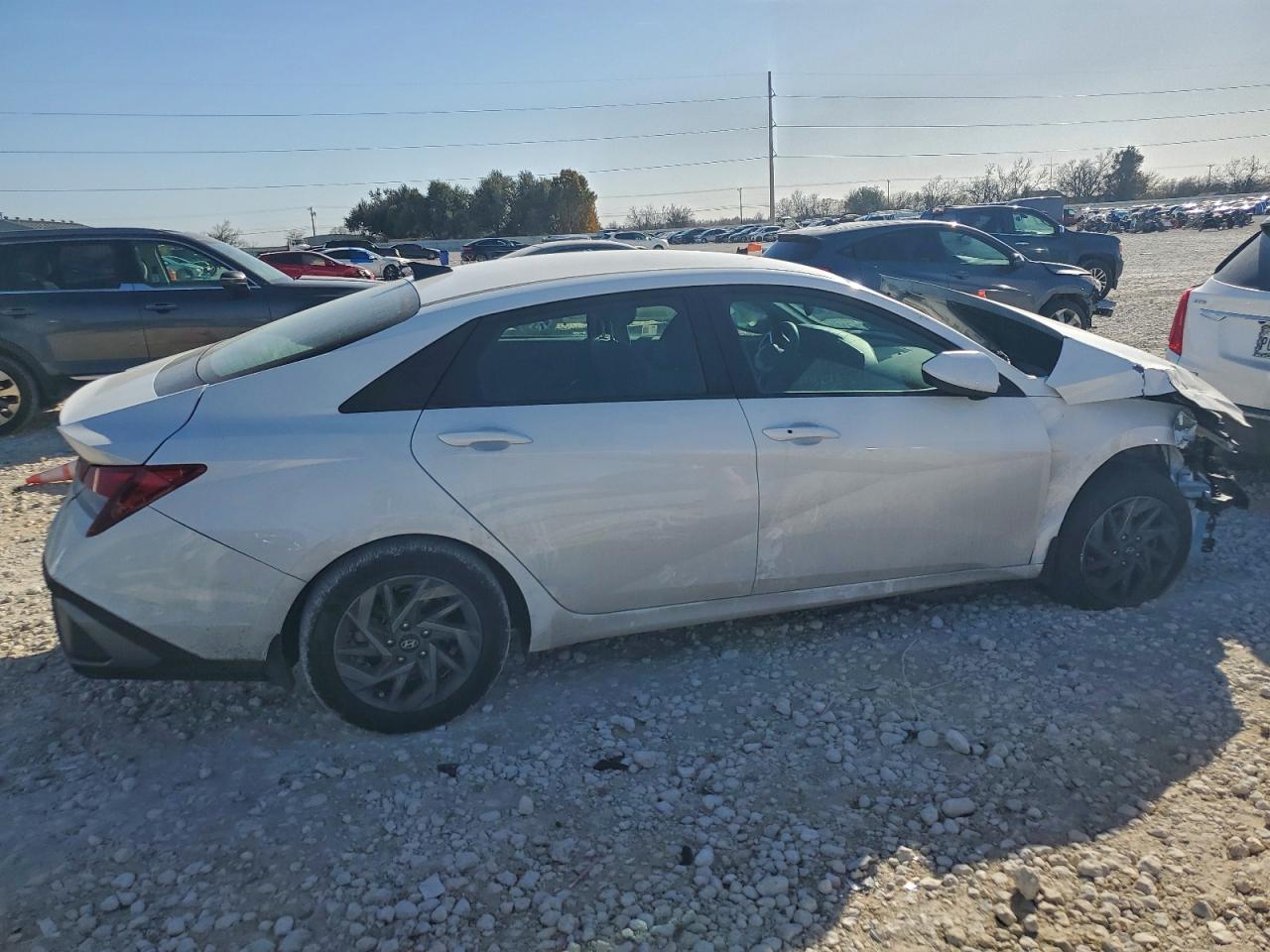 2024 HYUNDAI ELANTRA SEL photo 3