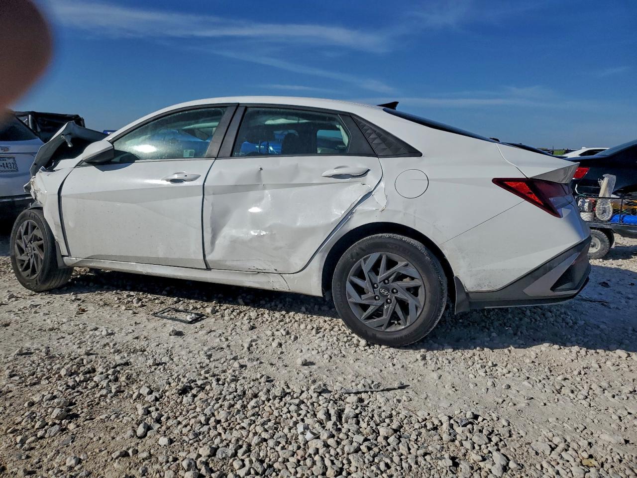 2024 HYUNDAI ELANTRA SEL photo 2