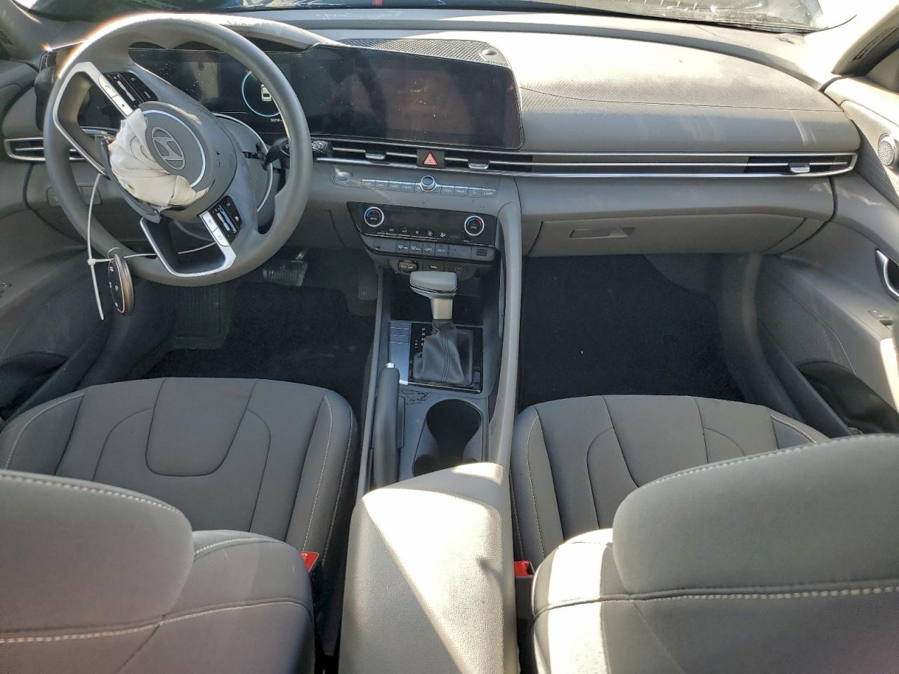 2024 HYUNDAI ELANTRA SEL photo 8