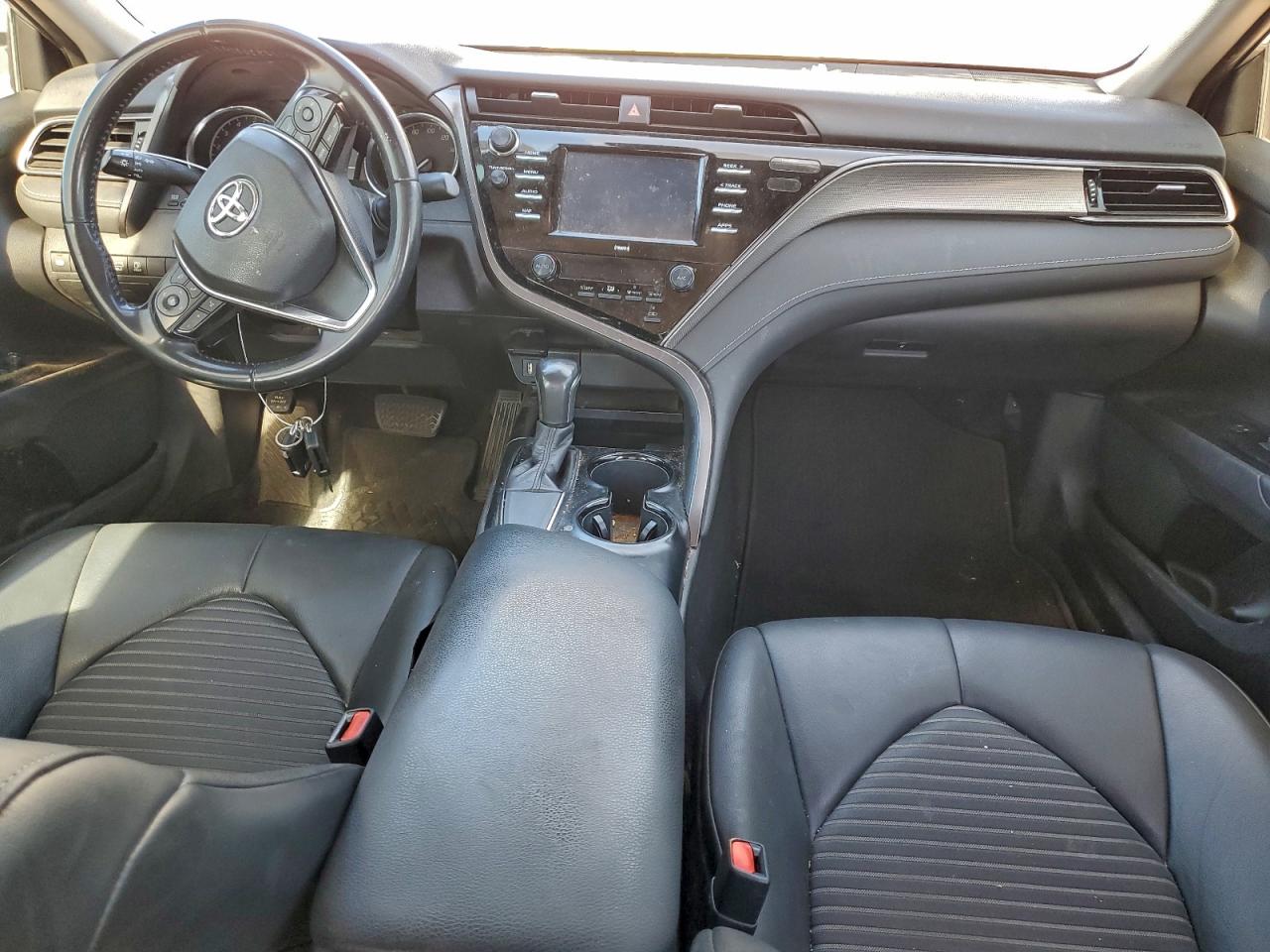 2020 TOYOTA CAMRY SE photo 8