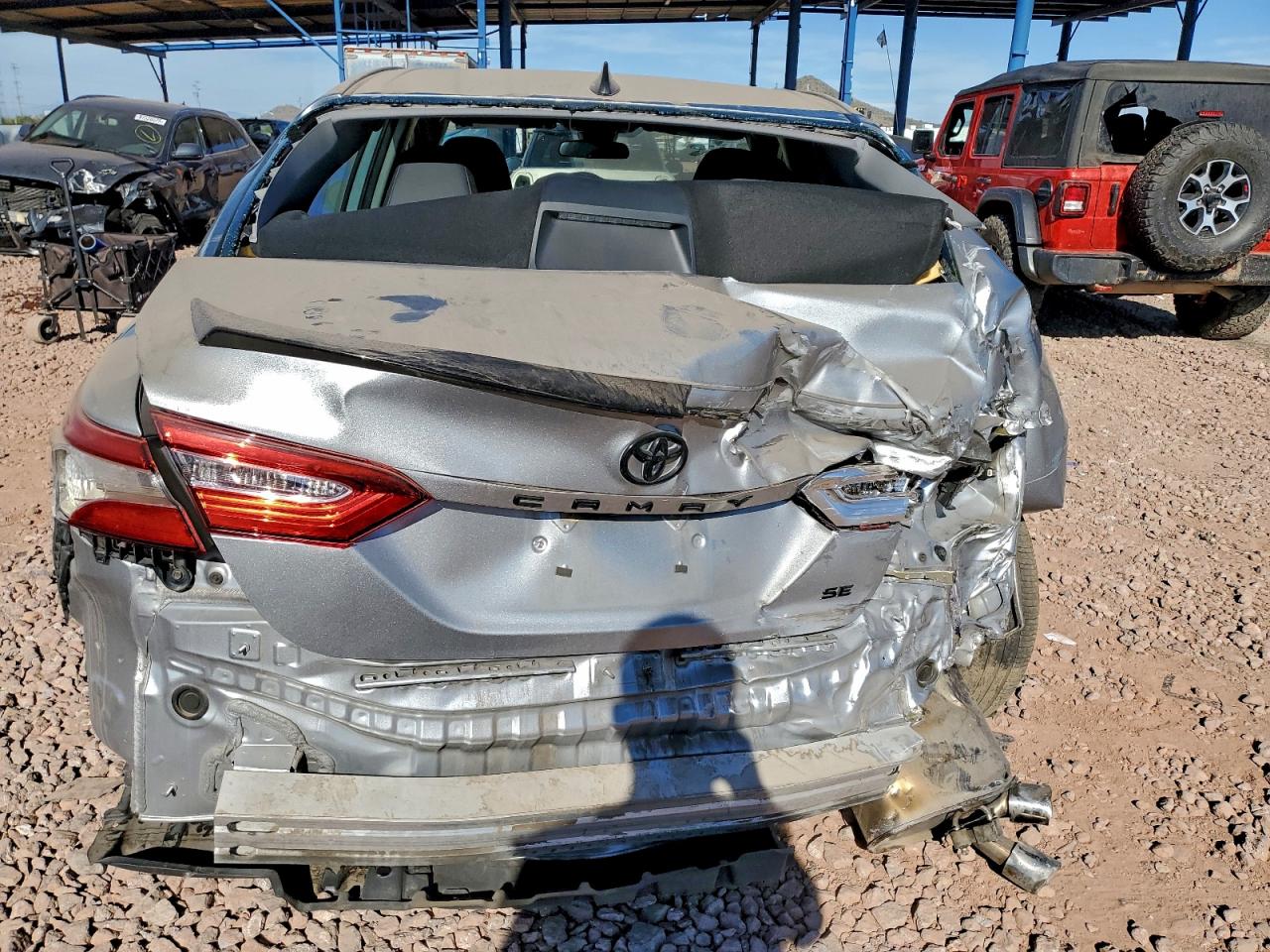 2020 TOYOTA CAMRY SE photo 6