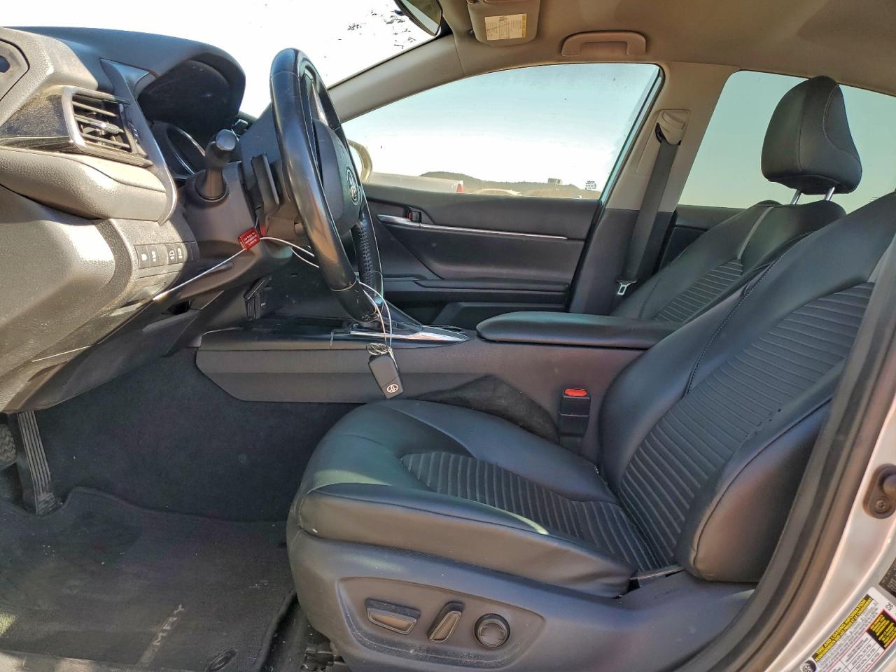 2020 TOYOTA CAMRY SE photo 7