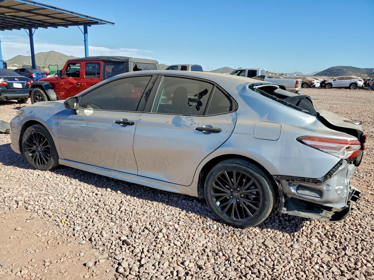 2020 TOYOTA CAMRY SE photo 2