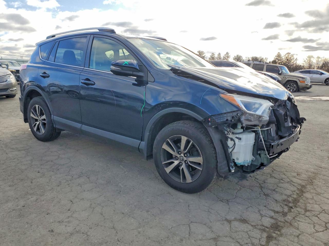 2017 TOYOTA RAV4 XLE photo 4
