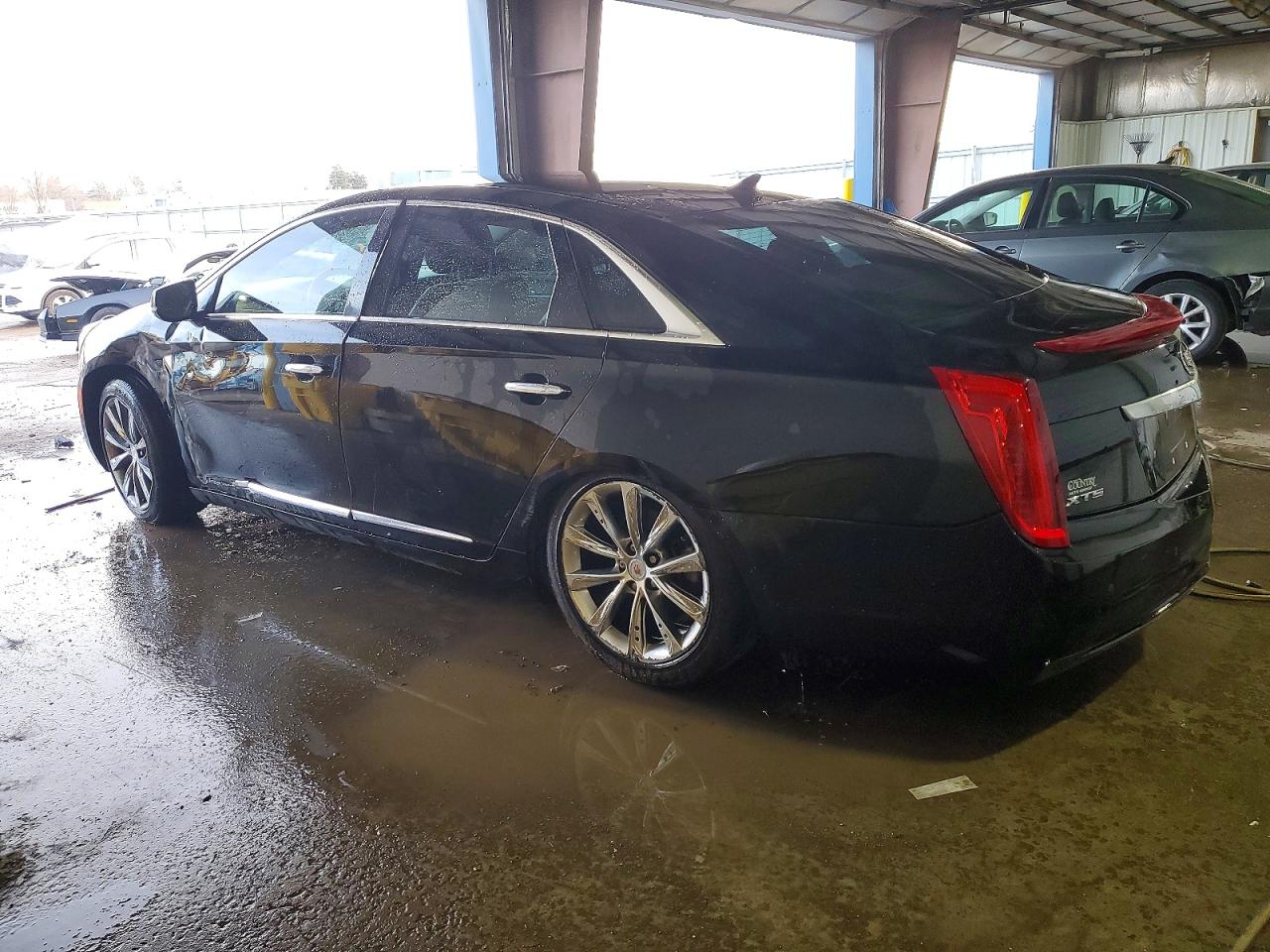 2013 CADILLAC XTS photo 2