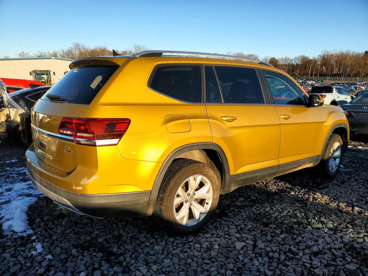 2018 VOLKSWAGEN ATLAS SE photo 3