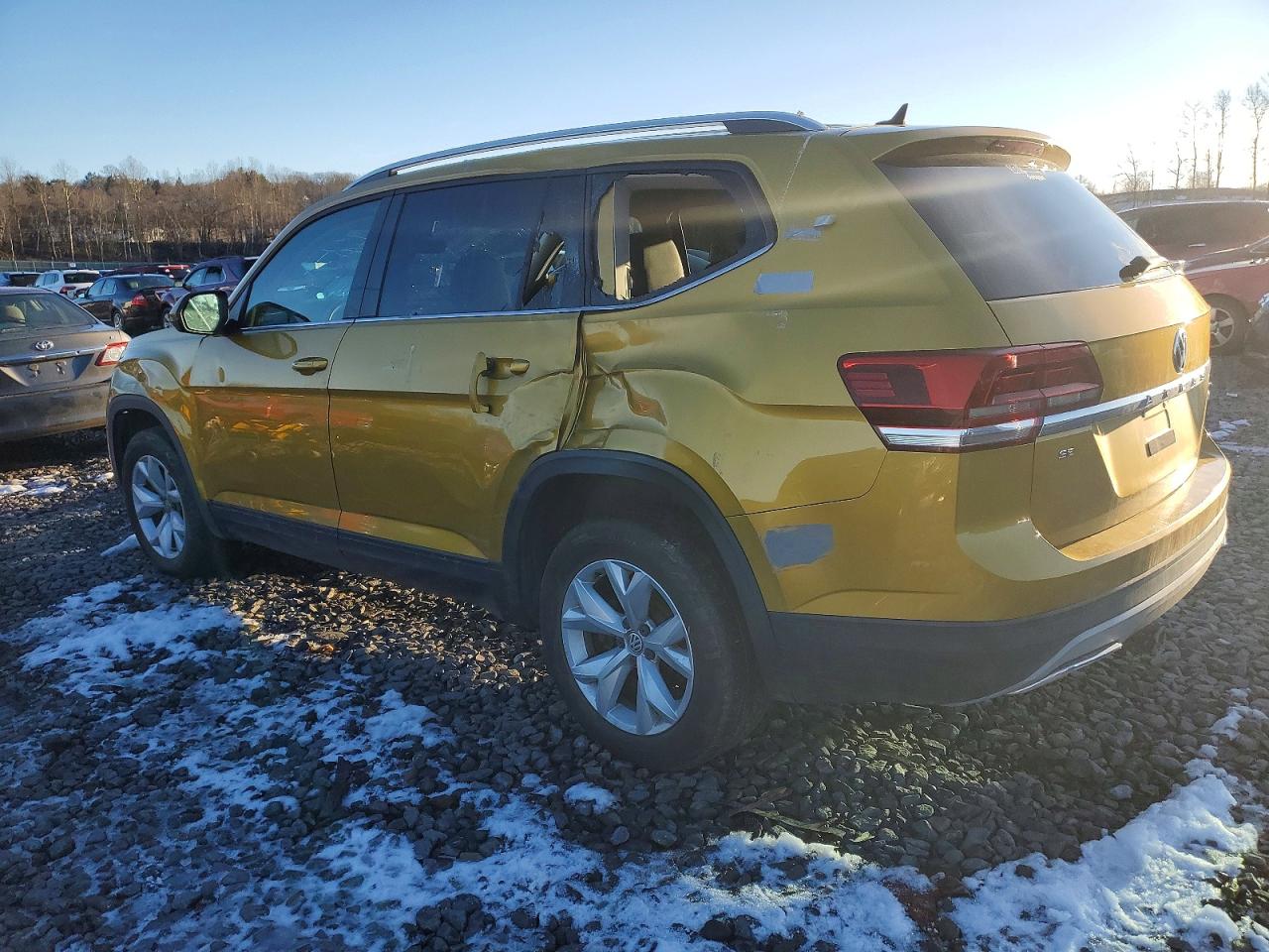 2018 VOLKSWAGEN ATLAS SE photo 2