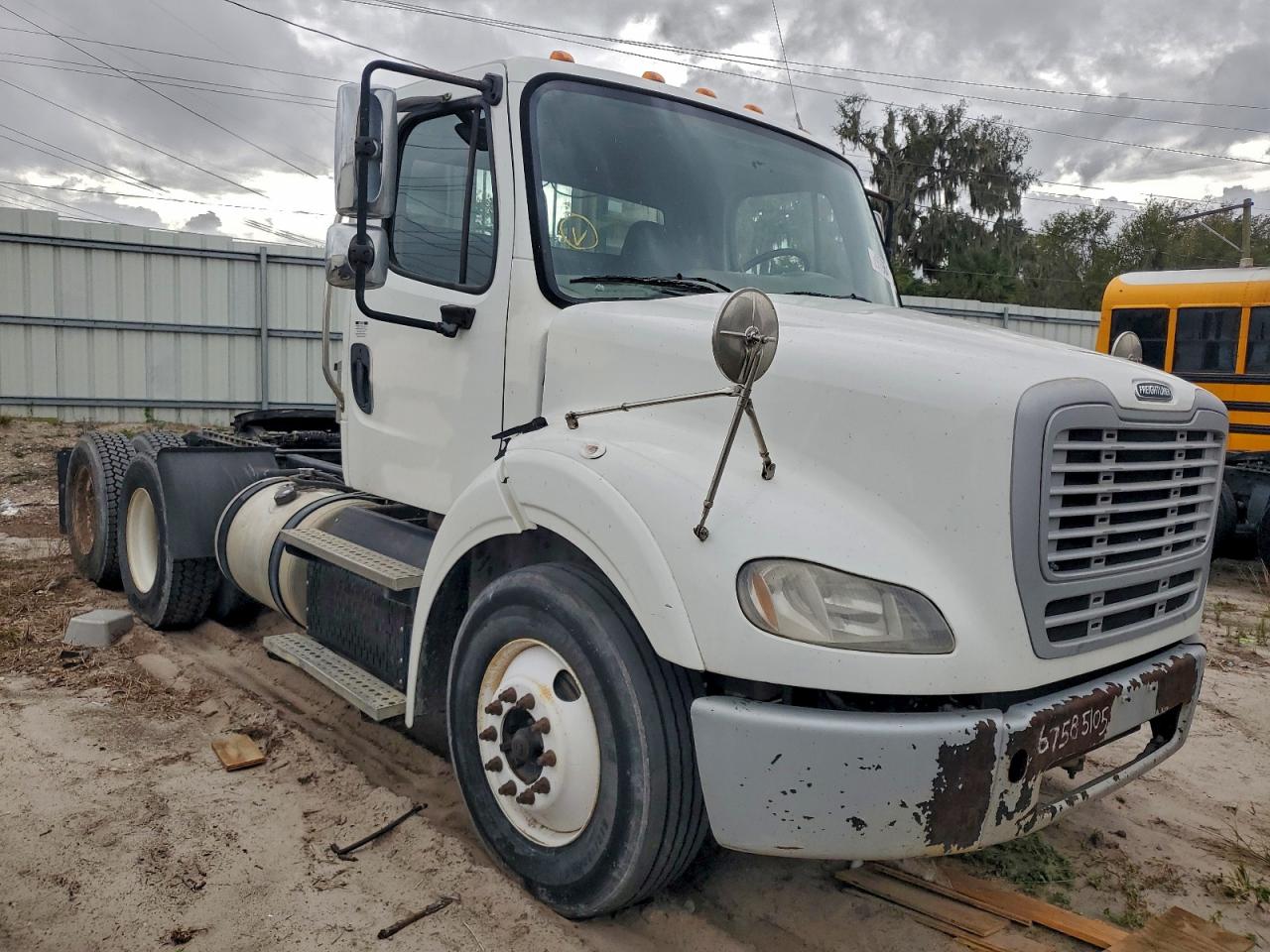 2015 FREIGHTLINER M2