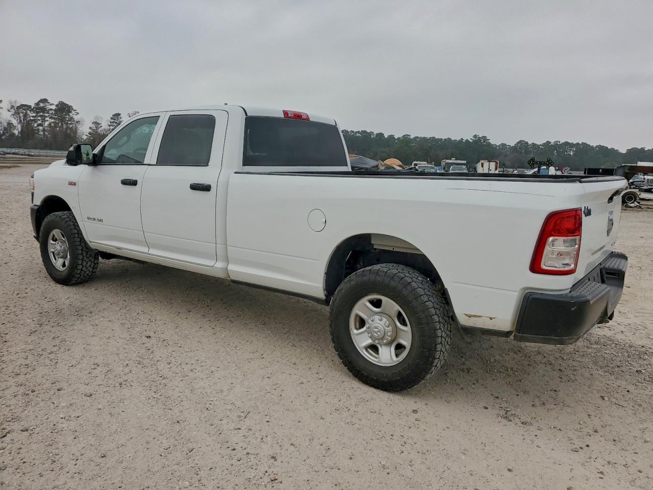 2022 RAM 3500 TRADESMAN photo 2