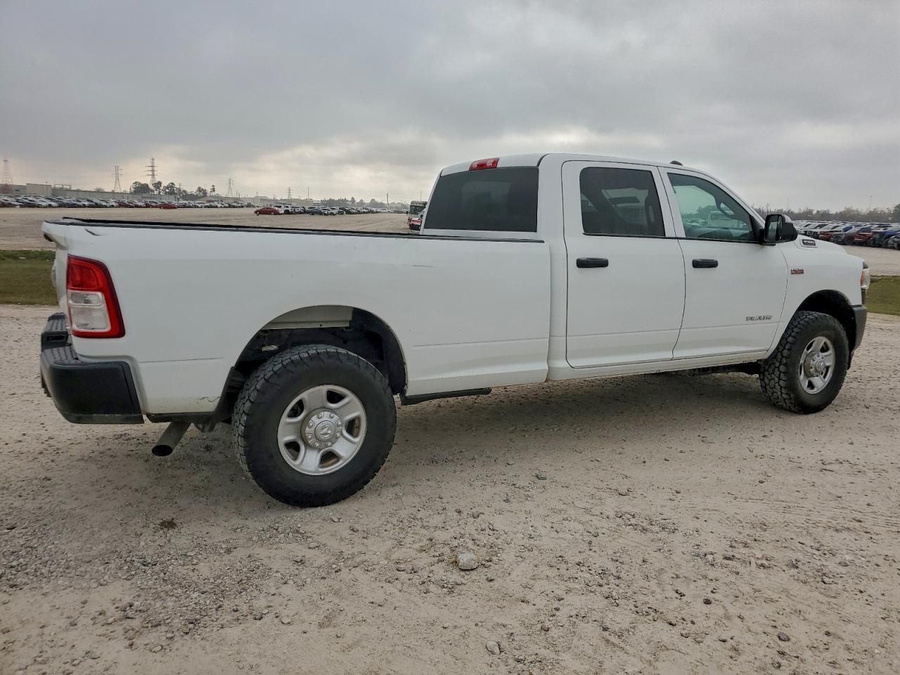 2022 RAM 3500 TRADESMAN photo 3