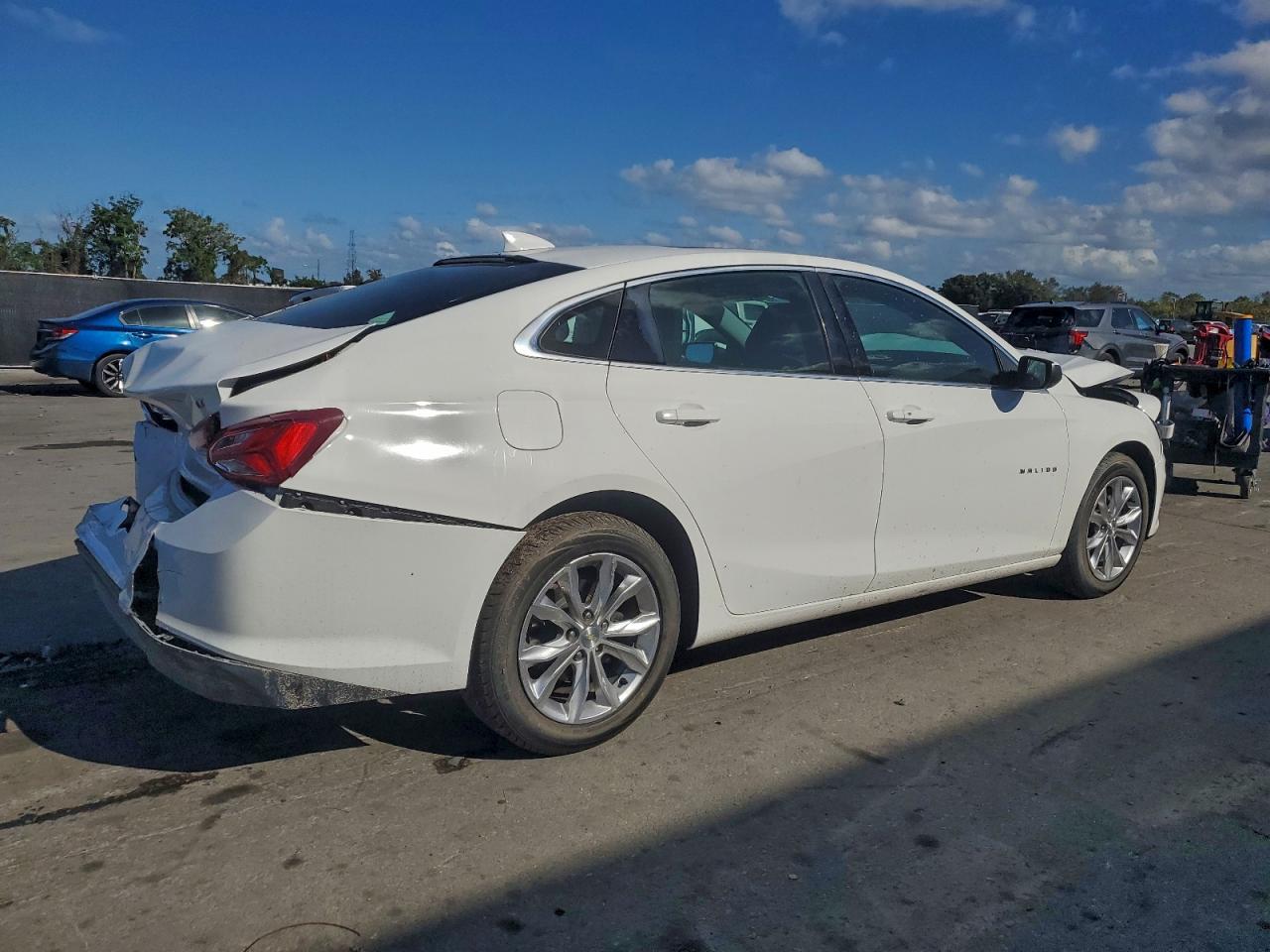 2021 CHEVROLET MALIBU LT photo 3