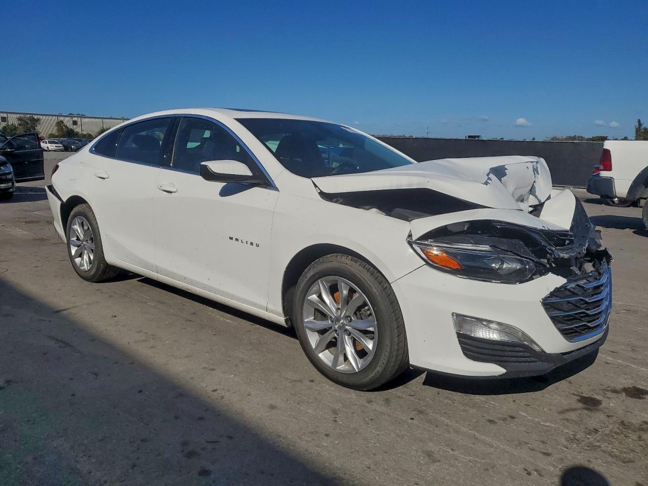 2021 CHEVROLET MALIBU LT photo 4