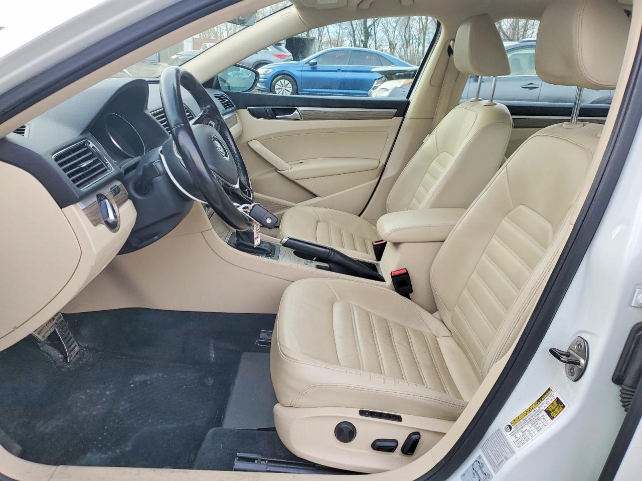 2017 VOLKSWAGEN PASSAT SEL PREMIUM photo 7