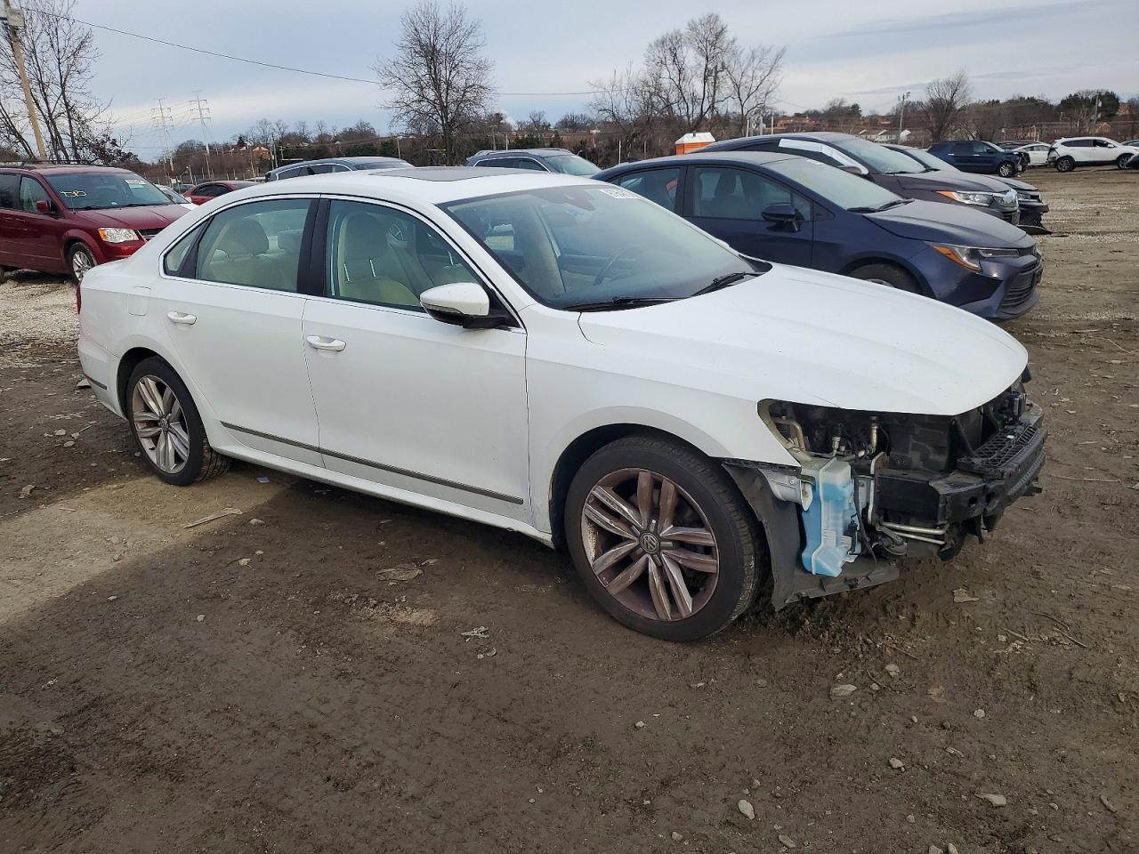2017 VOLKSWAGEN PASSAT SEL PREMIUM photo 4